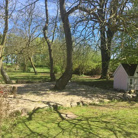 Gutspark Schwarbe Mit Reiterhof - 3 Çiftlik konaklama Mattchow
